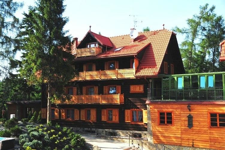 Отель Hotel Modrzewiówka Лянцкорона-34